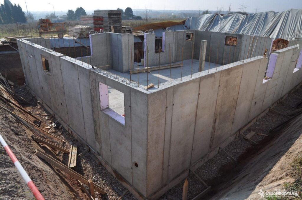 монолит стена