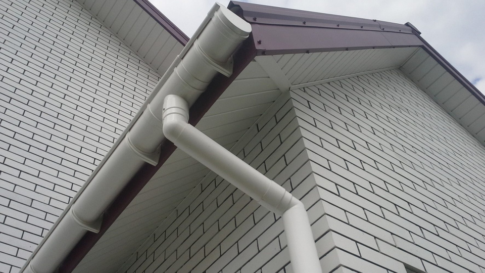 Монтаж водосточной системы